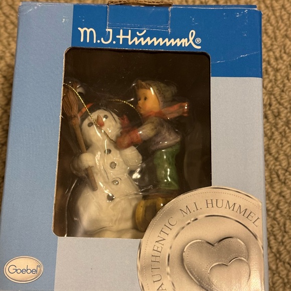 Hummel Christmas ornament “Making new friends” - Picture 1 of 7